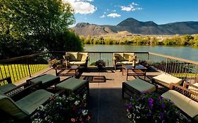 Riverland Inn & Suites